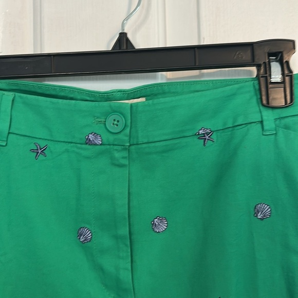Talbots Kelly green Capri with seashell design size 14 women’s - Picture 3 of 5